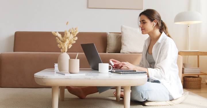 female with whitecoat sitting down on a laptop applying to pta school
