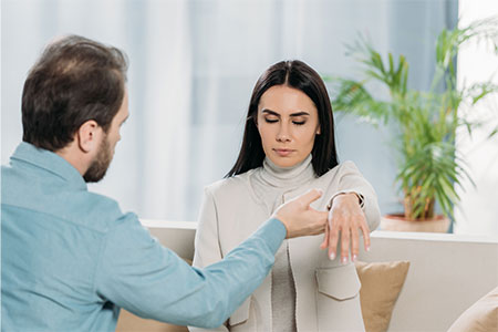 client receiving hypnotherapy
