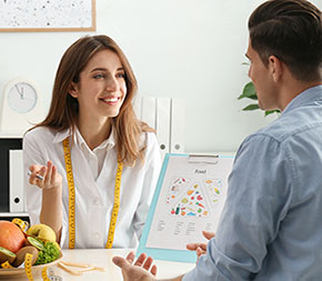 nutritionist reviews diet plan with client